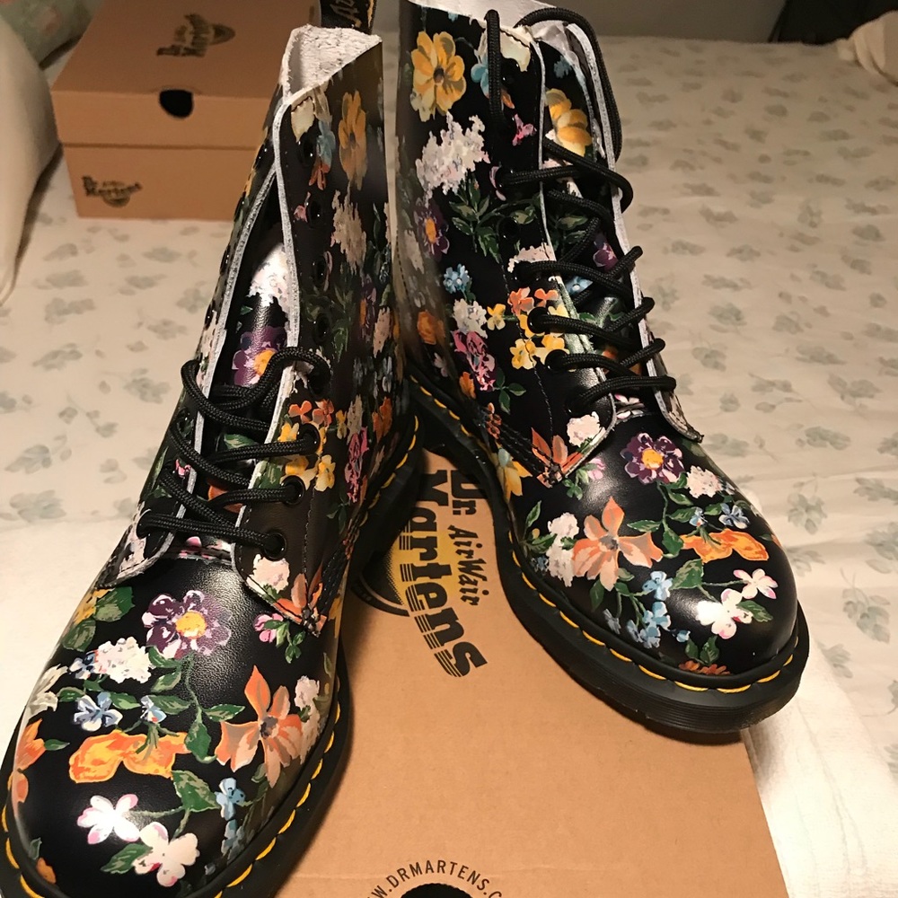 Dr Marten Lace up Boots